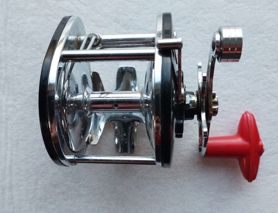 Vintage Gilfin Model 800 Multiplier/baitcasting Reel in Very Good Working  Condition -  Canada