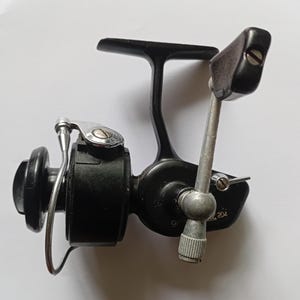 Vintage Garcia Mitchell 204 Spinning Fishing Reel in very good working condition.