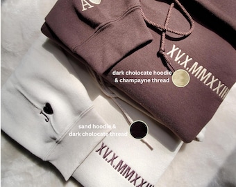 Sweat à capuche personnalisé avec chiffres romains brodés, seize initiales de manches personnalisées au choix, cadeau d'anniversaire,