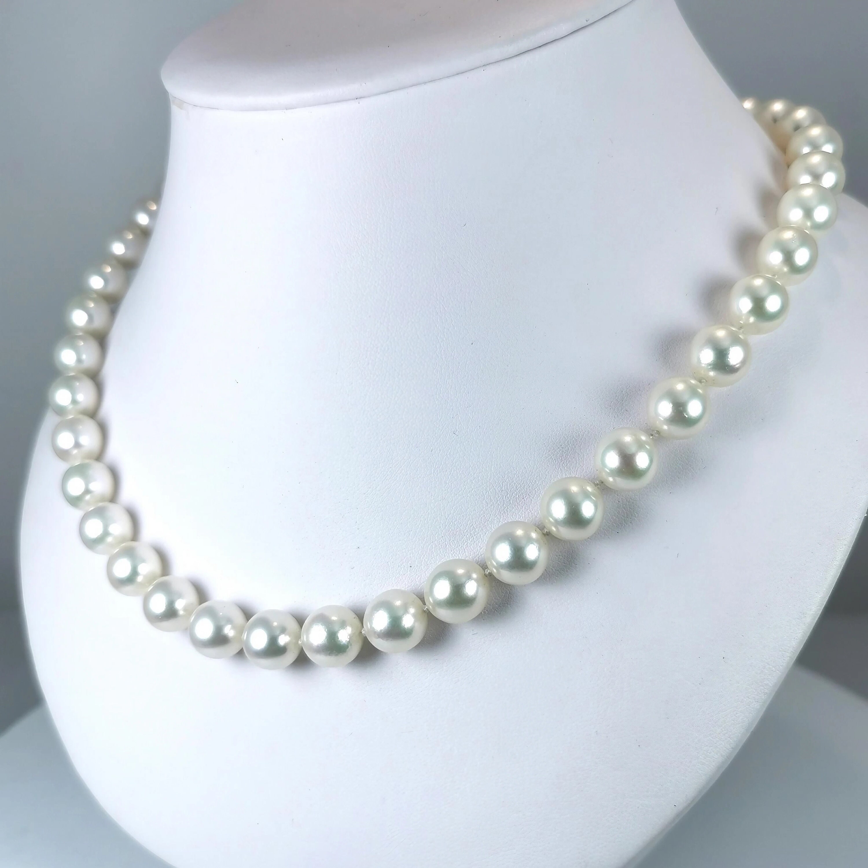 White shop pearl chain