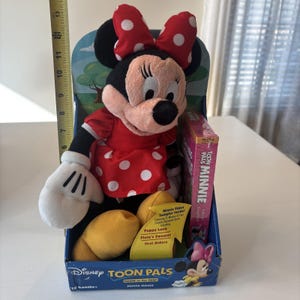 Set de peluches y accesorios de Minnie Mouse de Disney Toon Pals, NUEVO en caja. imagen 13