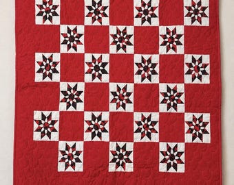 Vintage handgemaakte patchwork ster quilt rood zwart wit deken 78"