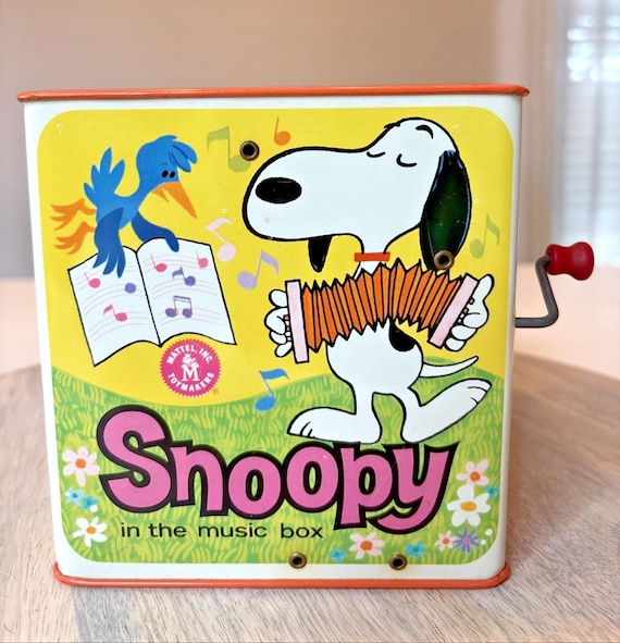 ヴィンテージスヌーピーインザボックス　 ミュージックボックス Vintage 1966 Mattel Snoopy Jack-in-the-box Music Box – Peanuts - Etsy