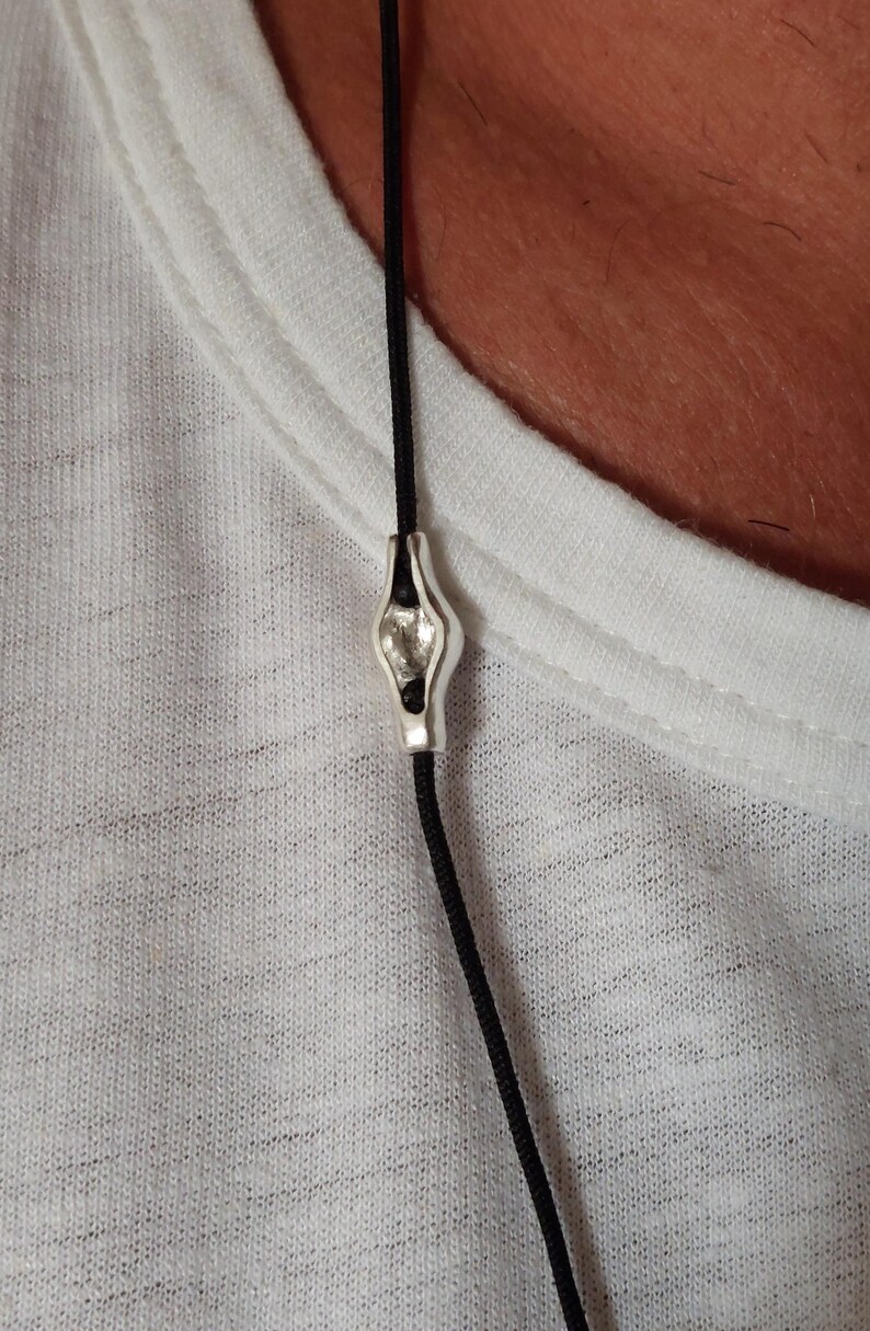 Collar con símbolo masculino de Marte en plata de ley • Colgante con símbolo masculino • Joyería minimalista hecha a mano imagen 6