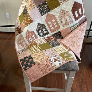 baby girl quilt, handmade baby quilt, toddler quilt, house quilt, baby nursery gift, baby shower gift, keepsake baby quilt