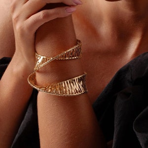 18K Gold Twist Cuff Bracelet image 1