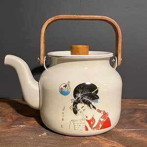 Vintage Enamel Teapot with Geisha Image and Wooden Handle, Japanese Teapot by Gailstyn, Made in Japan
