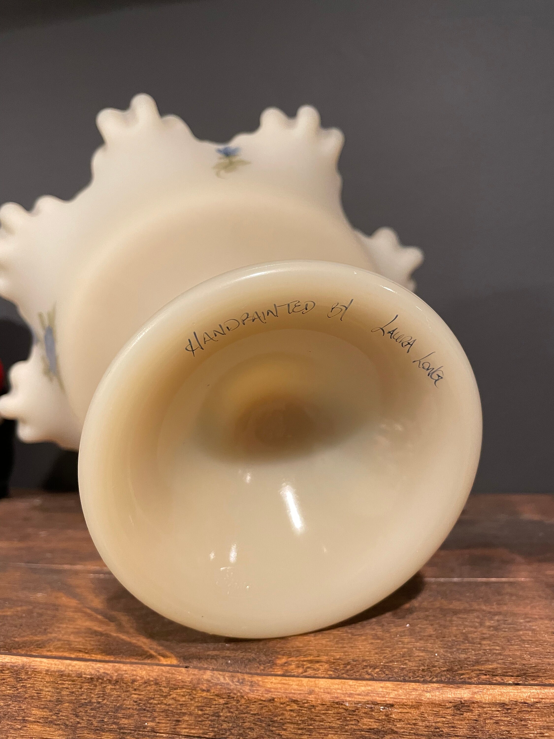 【フェントン　キャンディポット　アンティーク】 Vintage Fenton White Satin Compote: Hand-painted Blue