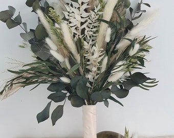 Boho Brautstrauß aus Trockenblumen weiß grün Eukalyptus Hochzeit