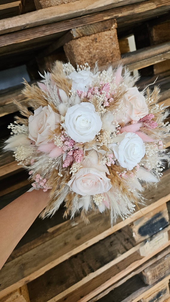 Trockenblumen Boho Brautstrauß rosa weiß beige Pampas