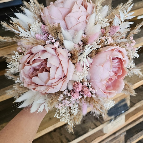 Trockenblumen Brautstrauß Pfingstrosen rosa Boho Hochzeit