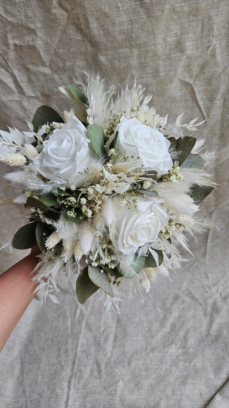 Brautstrauß aus Trockenblumen weiß grün Eukalyptus Hochzeit afbeelding 4