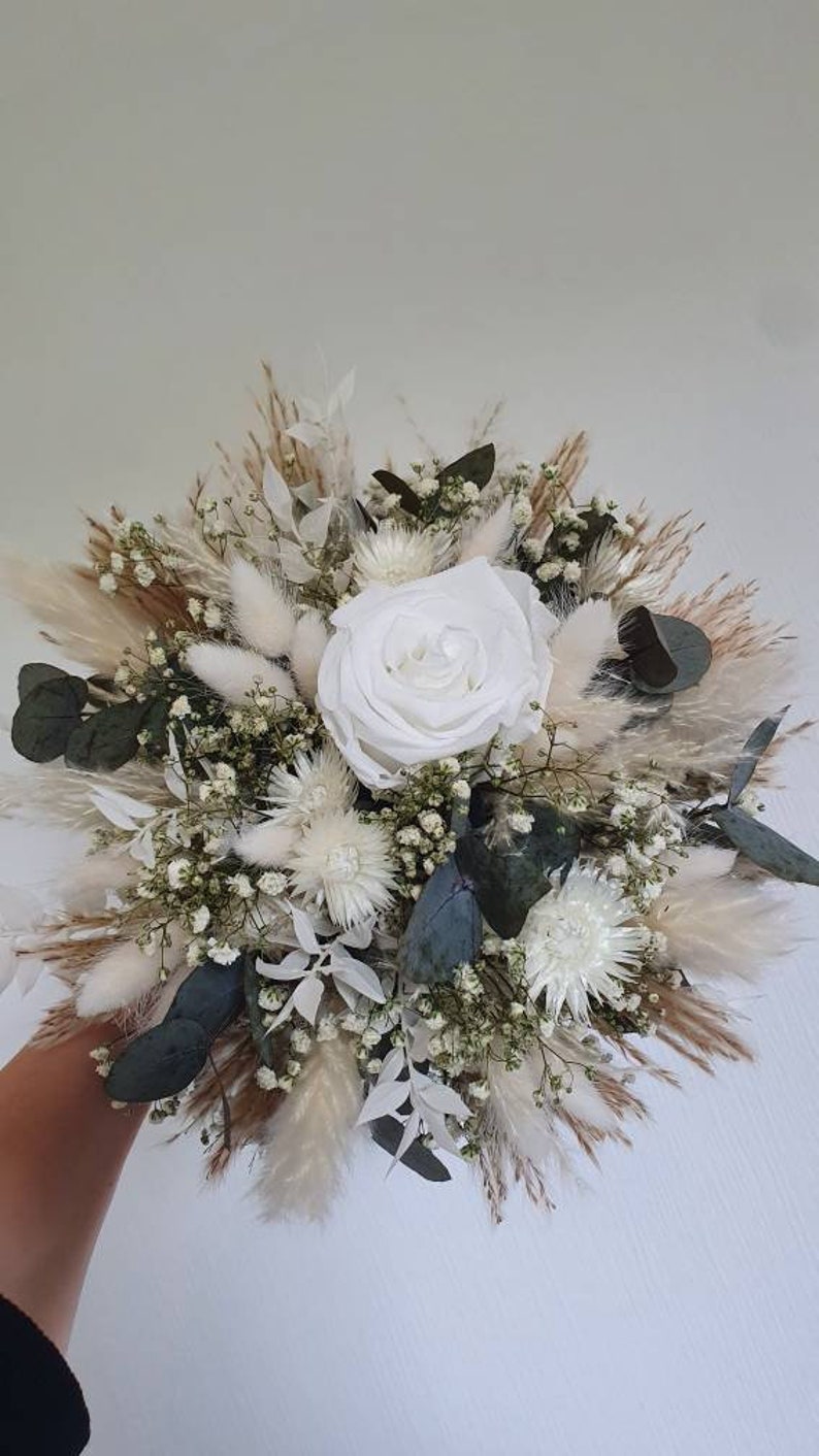 Brautstrauß aus Trockenblumen weiß grün Eukalyptus Hochzeit afbeelding 7