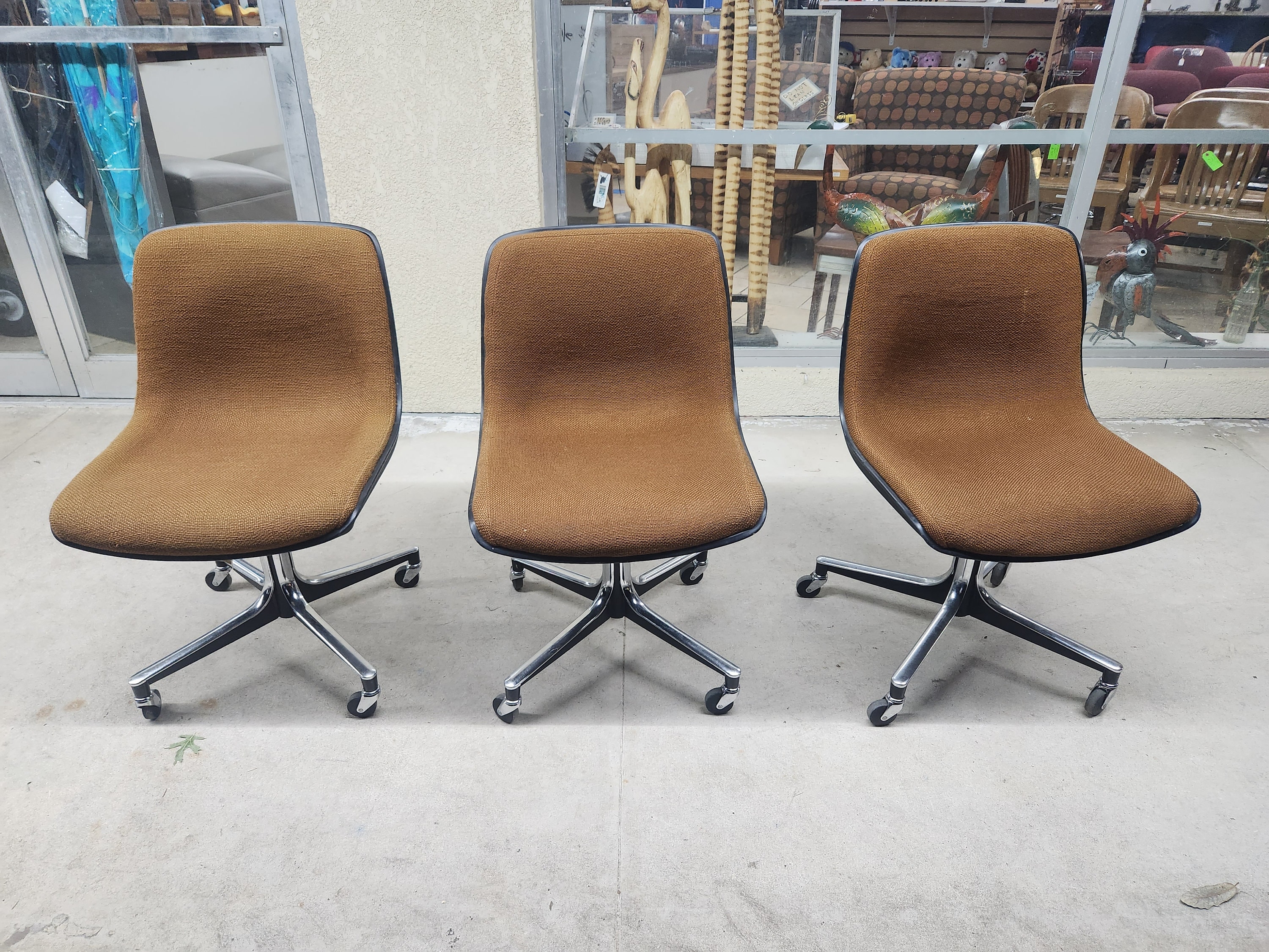 Mod Modern Padded Management Office Chair Eames Reproduction