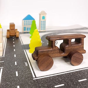 Handgefertigtes Holz jeepney Spielzeugauto: philippinisches kulturelles Montessori Spielzeug
