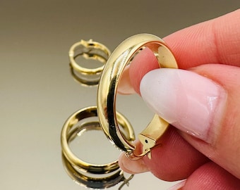 Aros de oro de 18 quilates: estilo clásico con cierre de cierre