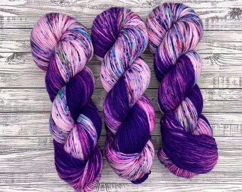 DYED TO ORDER - Slap Bracelet - Hand Dyed Sock Yarn - Superwash Merino Nylon - Purple Pink Green Blue Speckles - 90s Yarn - Crochet Knit