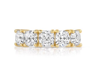 Anel de noivado com diamante cultivado em laboratório em ouro 18K: corte almofada antigo