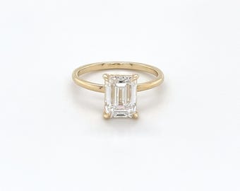 Anel de noivado em ouro 14K com diamante cultivado em laboratório e corte esmeralda