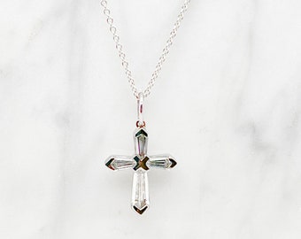 Pingente de cruz de diamante cultivado em laboratório: colar cristão de ouro 14K (0,84ctw)