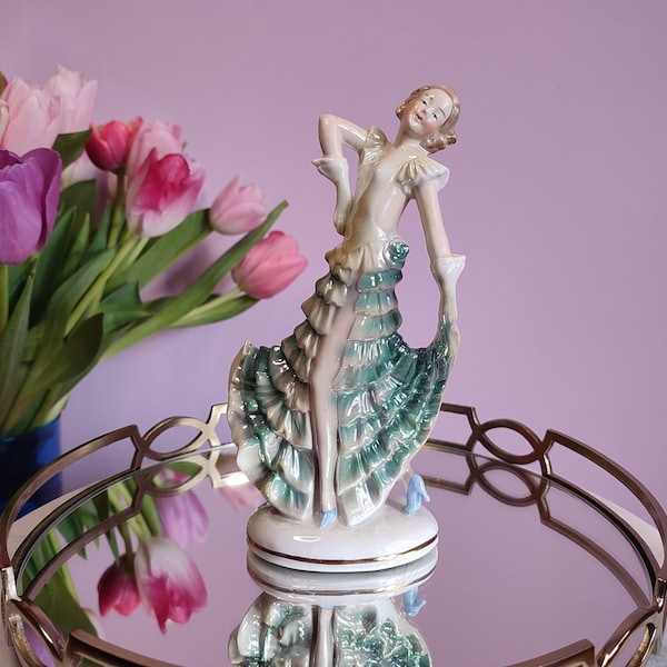 Incredibly mesmerizing art deco porcelain dancer figurine, Germany, Porzellanfabrik Carl Scheidig K.G., 1948-1955.