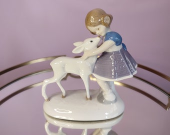 Incredibly beautiful statuette "Girl with a deer", Germany, Thuringia, V.E.B. Porzellanfiguren Gräfenthal, 1952-1972.