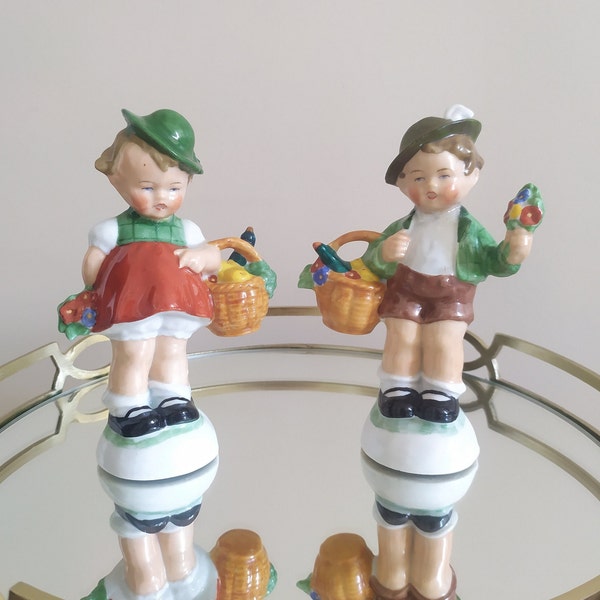 Rare. A pair of charming children with baskets and flowers porcelain figurine, Germany, Gräfenthal, 1906-1955.