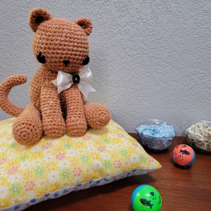 Foxy the Sitting Cat Crochet PATTERN