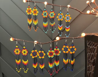 Orecchini Huichol messicani - Fiore di perline artigianale fatto a mano