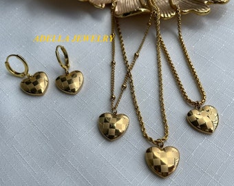 18K Gold Checkered Heart Necklace Vintage Style Waterproof Non Tarnish Heart Pendant Choker Gold Jewelry Set Bead Chain Stainless Steel Gift