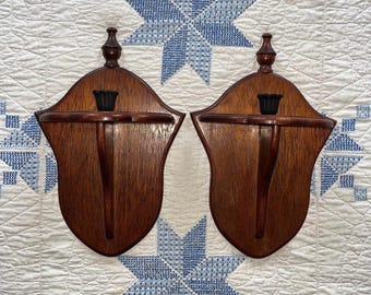 Vintage Zwei-of-a-Kind handgemachte skulpturale Wandkerze Regale aus Holz