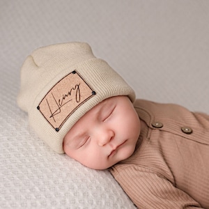 Chapeau prénom | Bonnet bébé nouveau-né personnalisé | ample | Chapeau personnalisé | Cadeau baby shower | Cadeau d'anniversaire | Patch en cuir