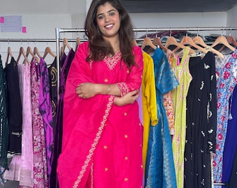 Pink Chanderi Kurti Pant Dupatta Set, traje indio bordado