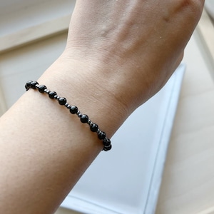 Dainty Black Onyx and Hematite Rocailles Bracelet • Dainty 4mm Bead Bracelet • Sterling Silver