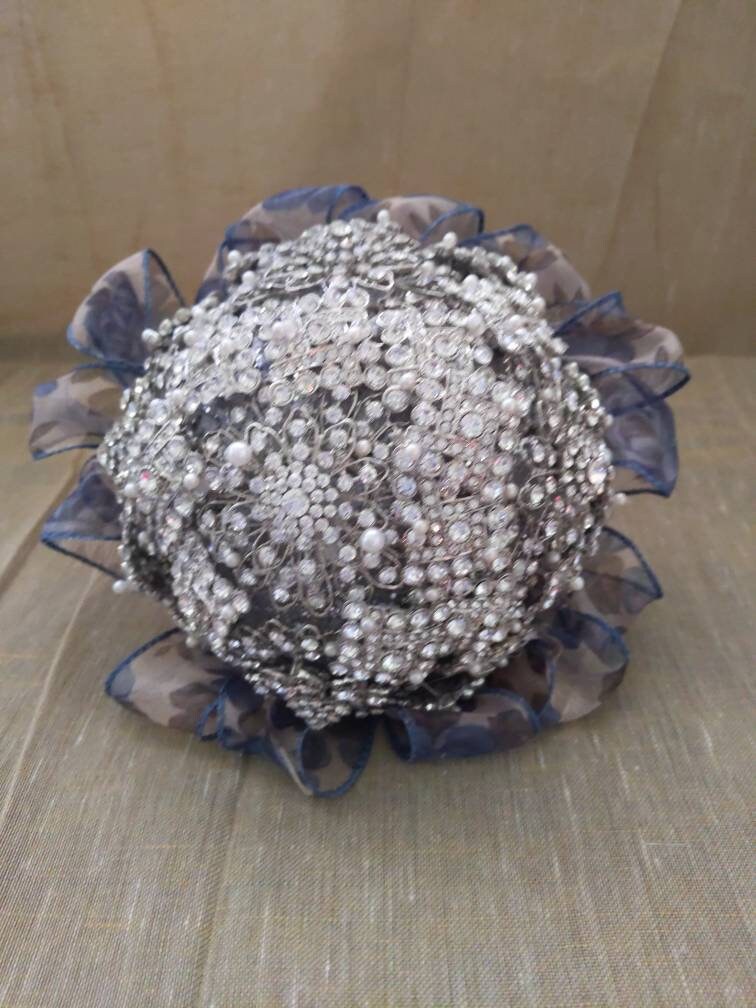 Broche de mesa de boda, Ramo de novia de pedrería, Ramos de boda de Bling, Ramos de boda de dama de honor, Ramo de boda falso, Corsage de muñeca