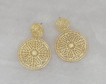 Grandi orecchini pendenti in filigrana d'oro, leggeri gioielli boho