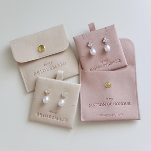 Orecchini da damigella d'onore placcati in oro 18k, orecchini di perle da damigella d'onore, gioielli da damigella d'onore, orecchini pendenti, regalo per sposa, pochette portagioie da damigella d'onore