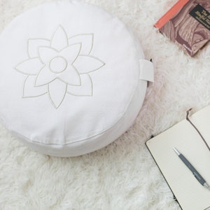 Round Meditation Cushion, Yoga Pillow, White Meditation Pillow, Floor Pillow, Buckwheat Zafu, Yoga Gifts, Meditation Gift