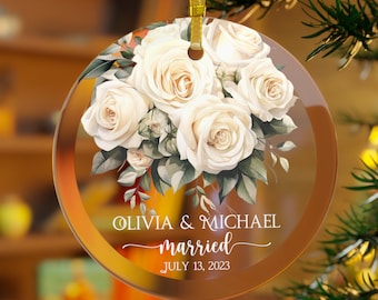 Adorno de boda de cristal personalizado, recuerdo de ramo de rosas blancas, nombres personalizados y fecha de matrimonio.