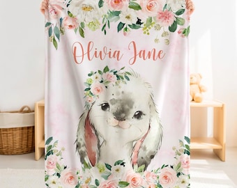Gepersonaliseerde babydeken met bloemen en konijntje – Roze rozen babykamer, naam naar keuze