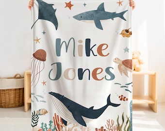 Manta personalizada para bebé con motivos marinos: ballenas, tiburones y otros animales marinos. Regalo ideal para la habitación del bebé con nombre personalizado.