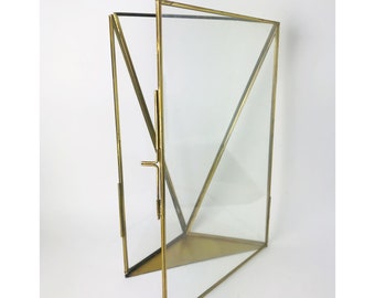 Vintage brass and glass curio display - Hollywood Regency elegance - Brass display case mirror glass - Brass display cabinet glasses - Display case