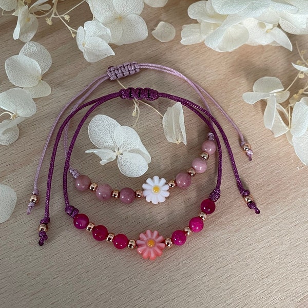 Armband Gänseblümchen Perlmutt Perlen roségoldfarben Messing Bändchenfarben Puderrosa Plum größenverstellbar durch Schiebeverschluss