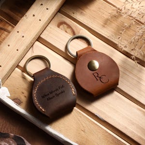 Personalized Guitar Pick Key Fob, Leather Guitar Pick Holder, Guitar Player Gift, Airtag Case,Guitar Gift, Gift for him,Guitar Pick Keychain