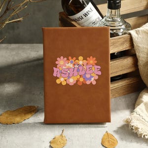 Personalisiertes Lederbuch, Reisegröße, Journal mit Namen, Benutzerdefiniertes Notizbuch, Ledertagebuch, niedliches Journal, Muttergeschenk, Geschenk für sie, Vatergeschenk