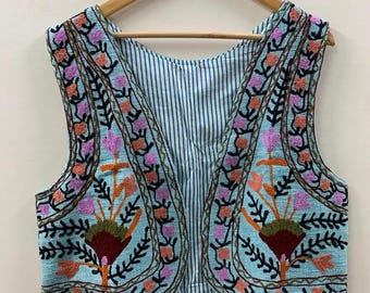Floral TNT Suzani Blumen Kurz Weste Mantel, Boho Jacke Mantel, Stickerei Mantel, ärmelloses Boho Geschenk, Suzani Weste, Stickerei Blumen Weste