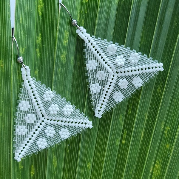 Lace triangle earings pattern