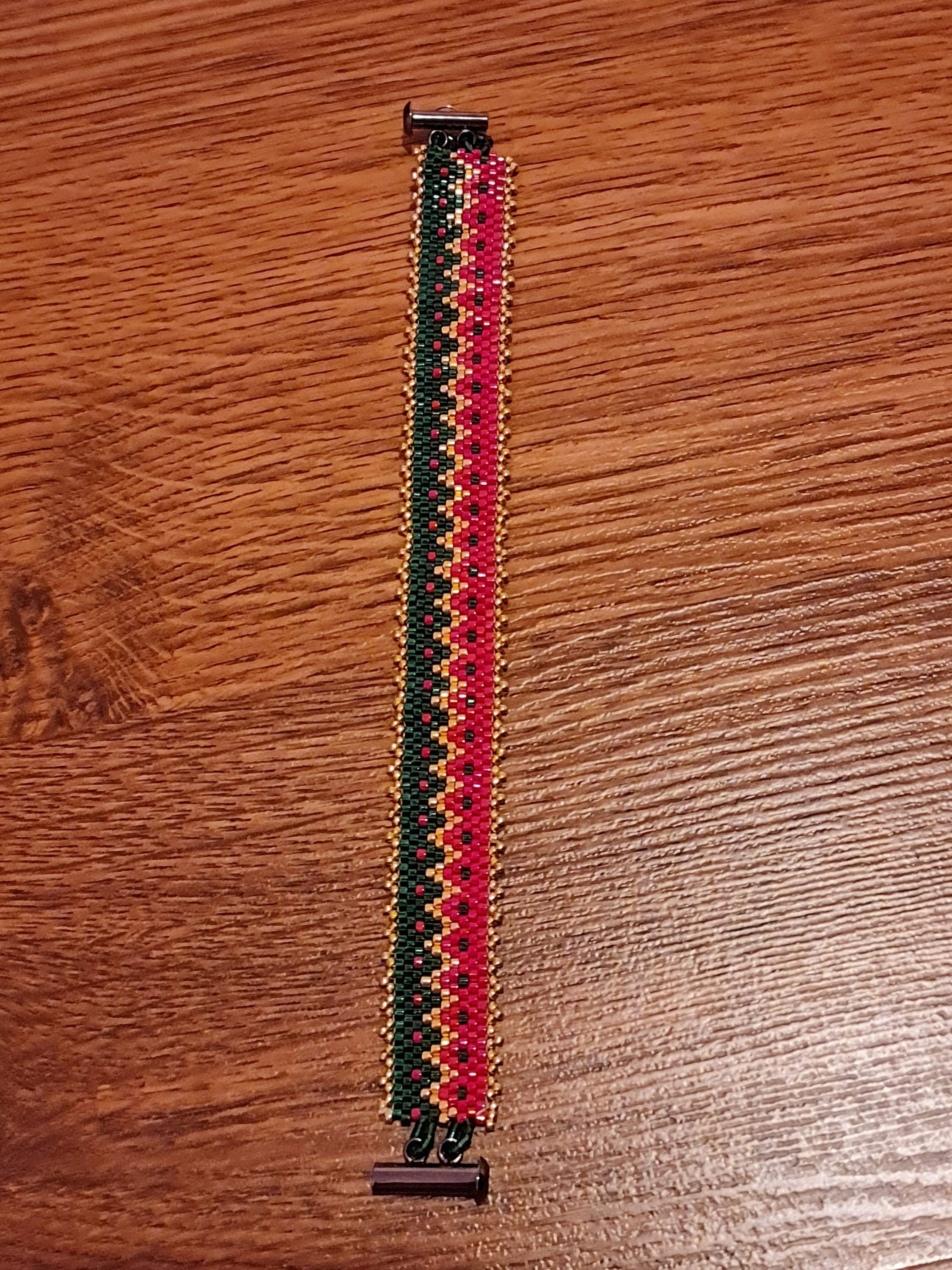 Red, Green and Gold Bracelet Pattern, Peyote Even Count no Physical