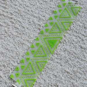 Neon bracelet pattern (no physical bracelet)