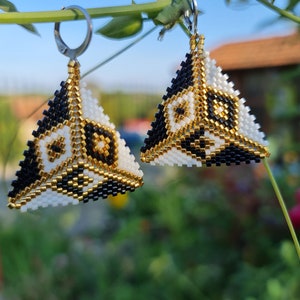 Elegance triangle earrings - easy pattern (digital material not product)